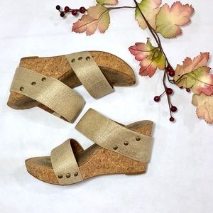 🌼HP🌼 Lucky Brand Gold Wedges Size 7.5